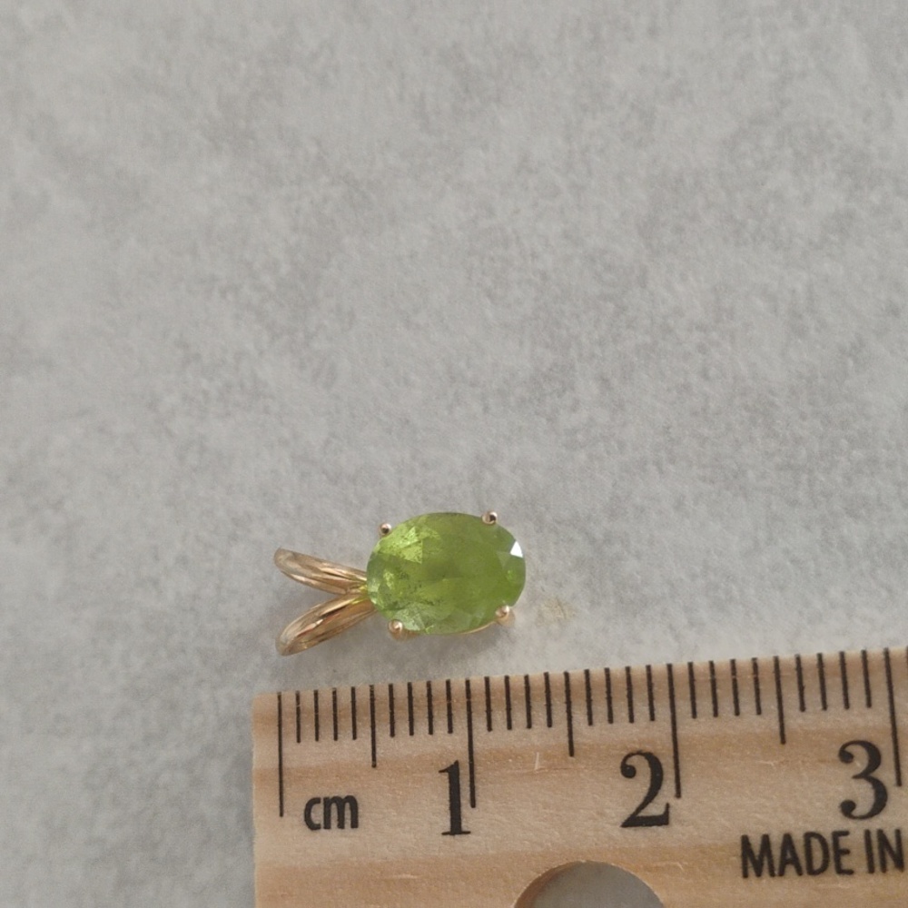 14 K Gold Peridot Pendant - Picture 2 of 9